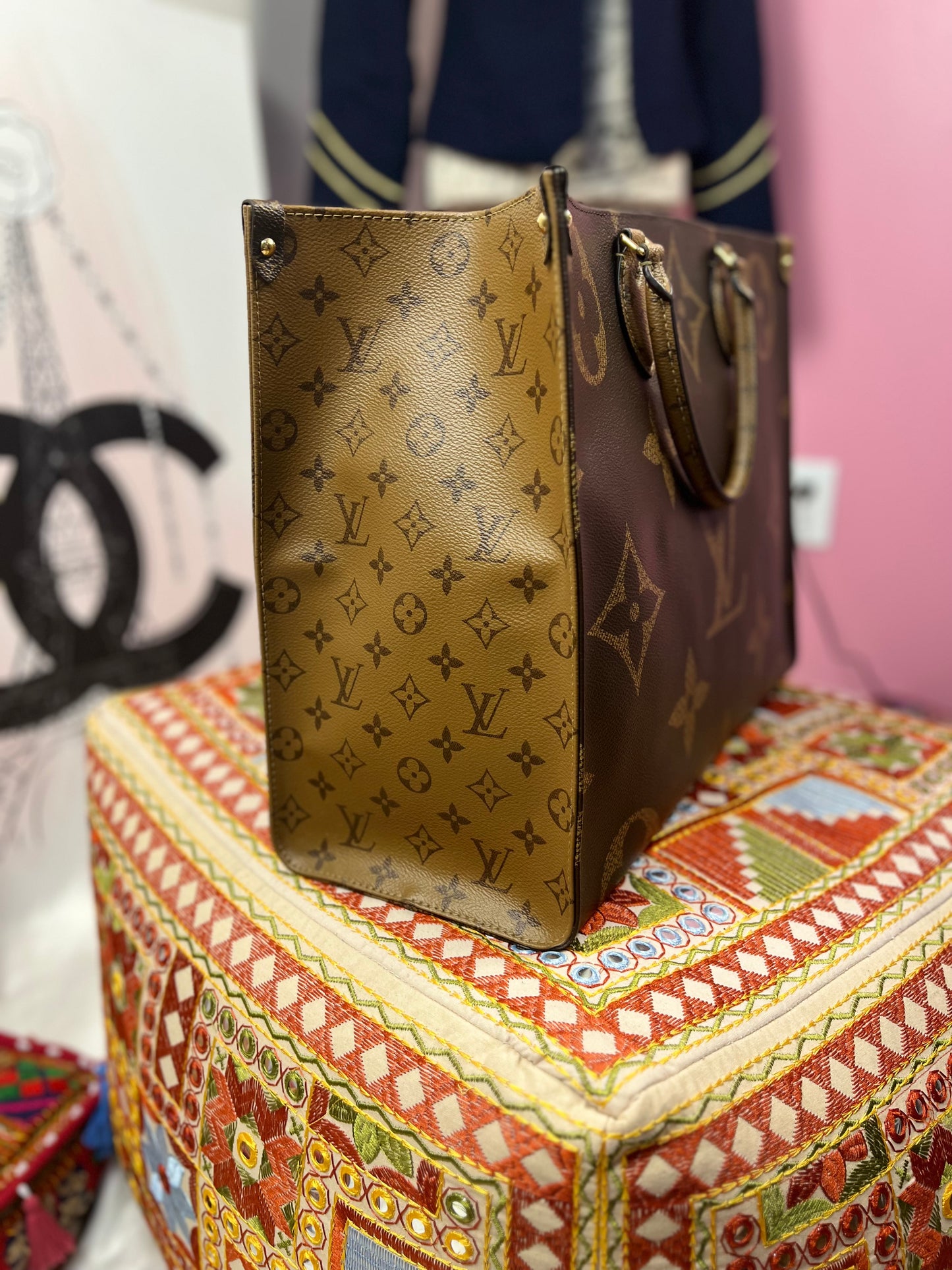 LOUIS VUITTON GM ON-THE-GO TOTE