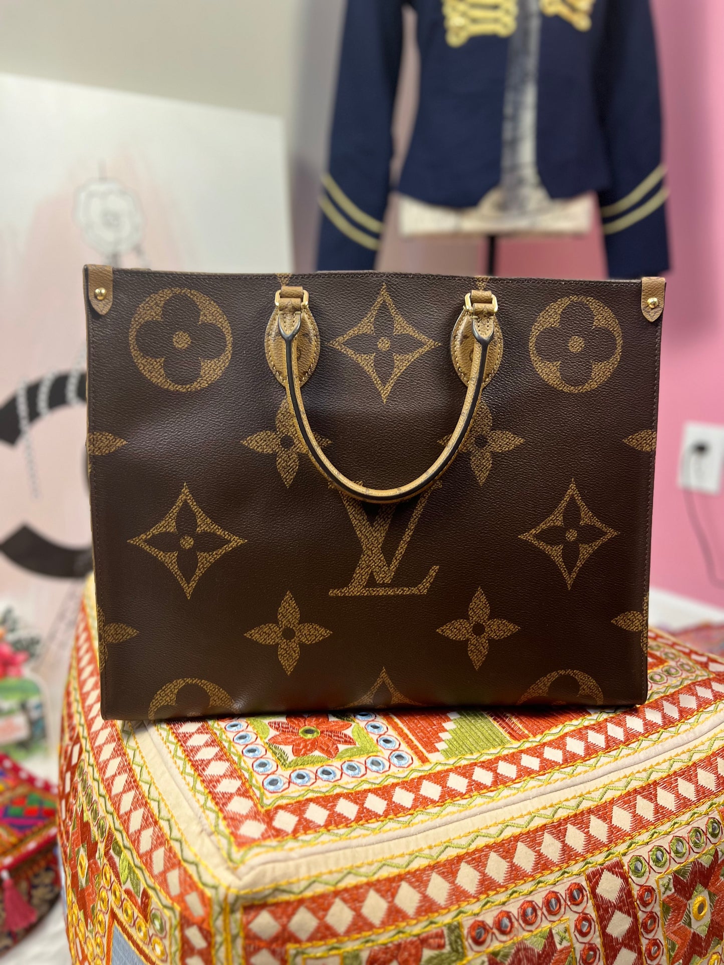 LOUIS VUITTON GM ON-THE-GO TOTE