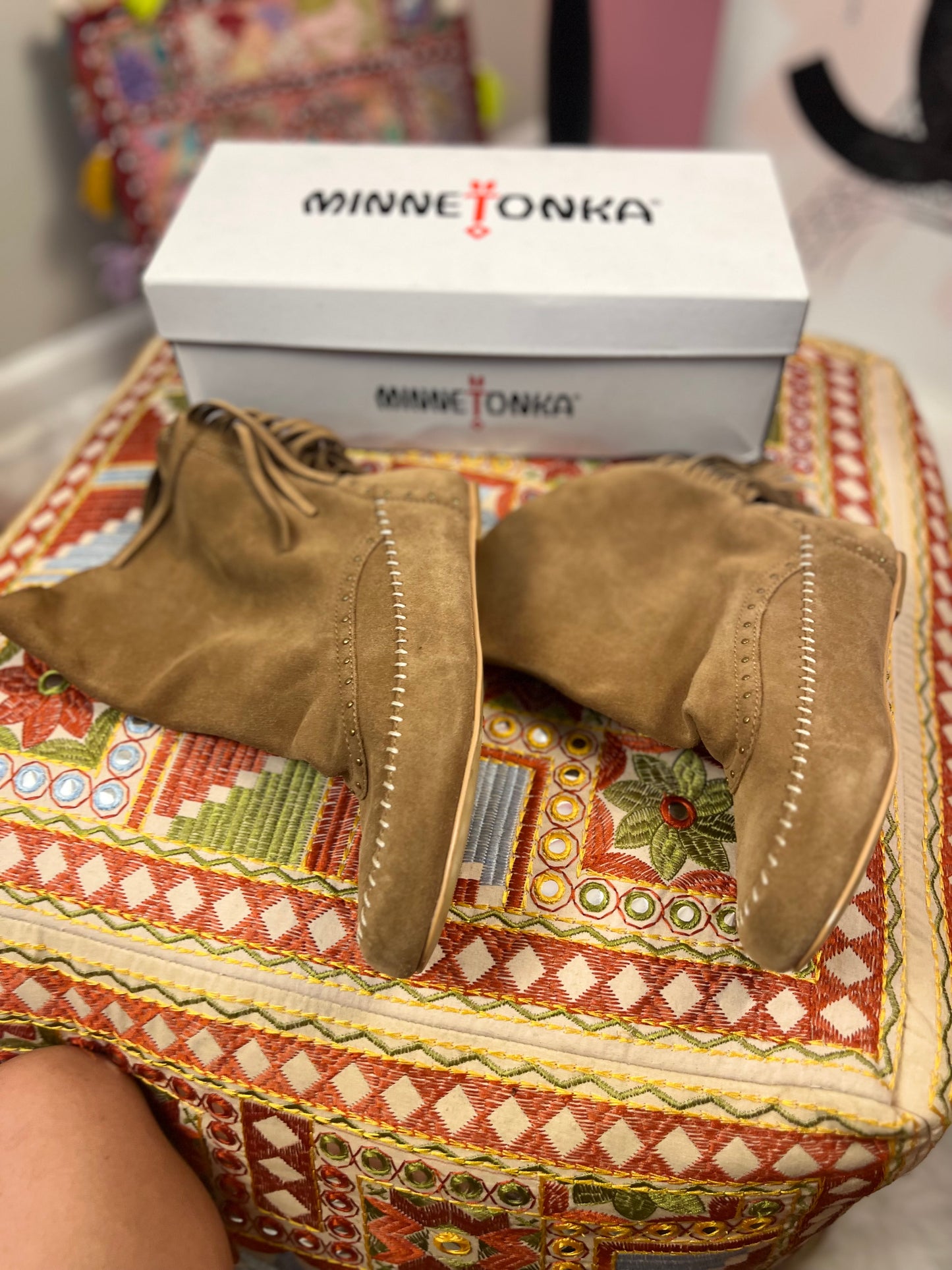 MINNETONKA FRINGE BOOTIES